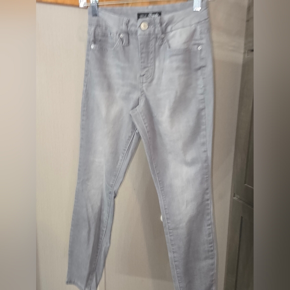 ### ROYALTY Jeans Petite size 4 - Picture 2 of 4